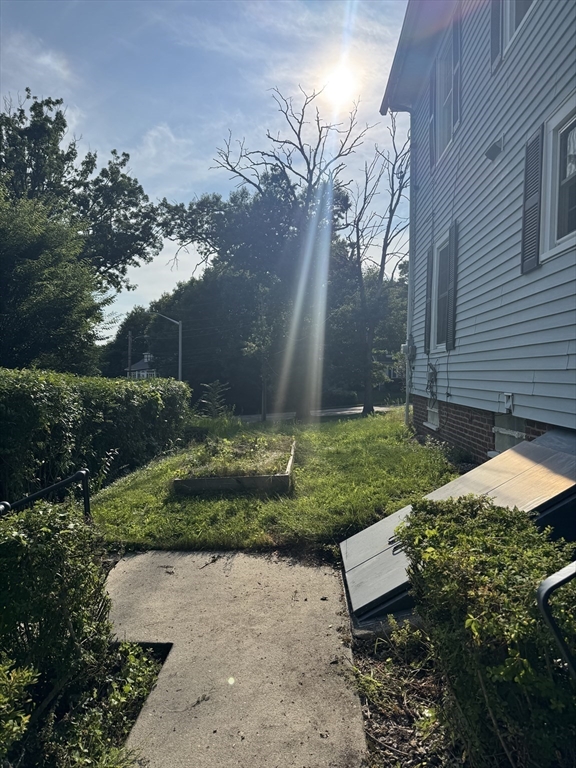 185 College St. Property Photo 32
