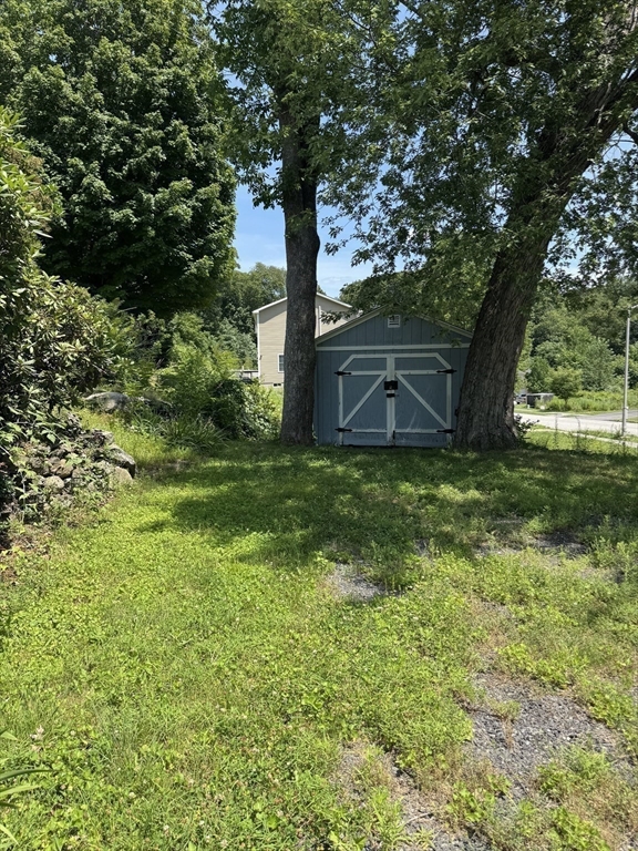 185 College St. Property Photo 33