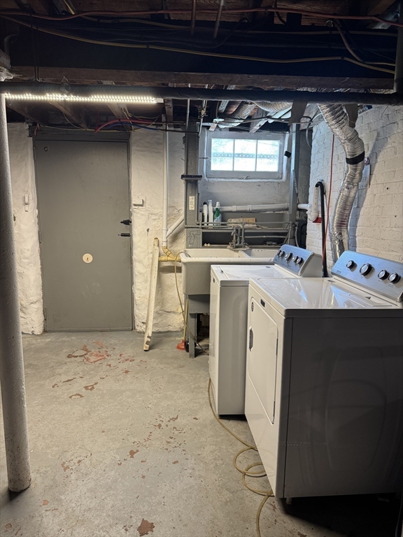185 College St. Property Photo 35
