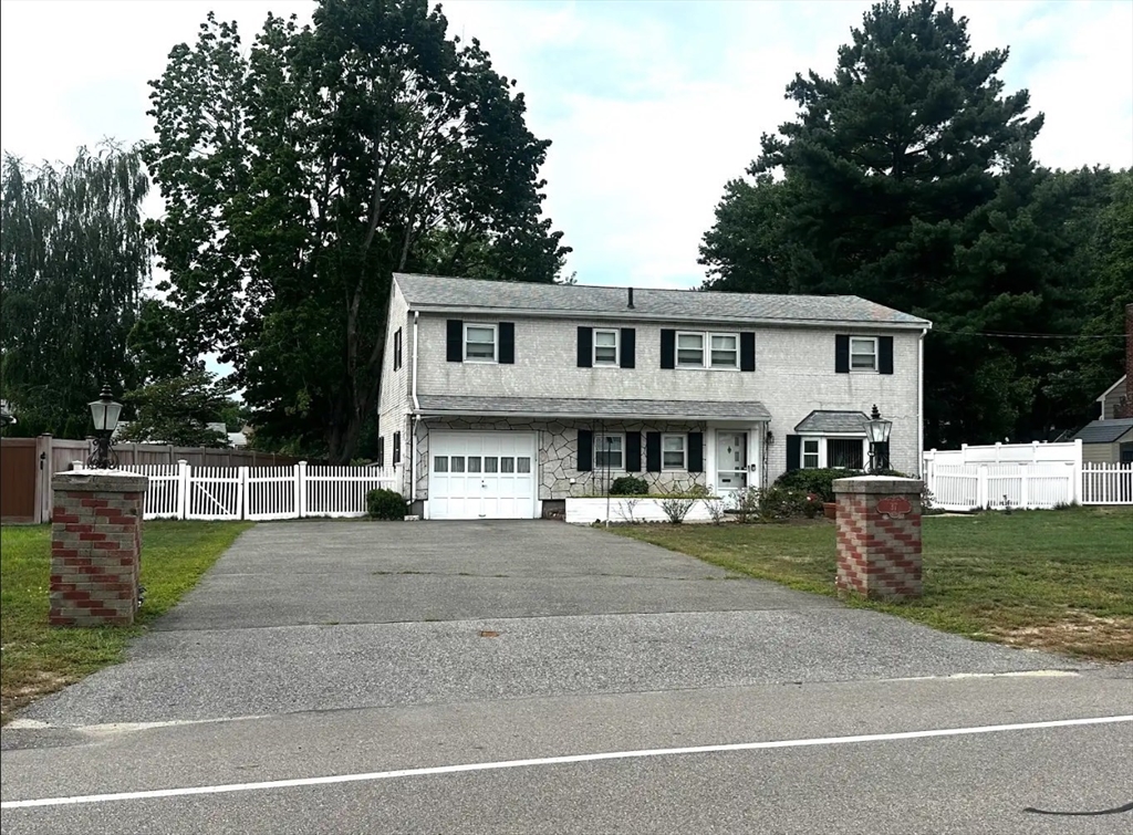 37 Rustcraft Rd Property Photo 1