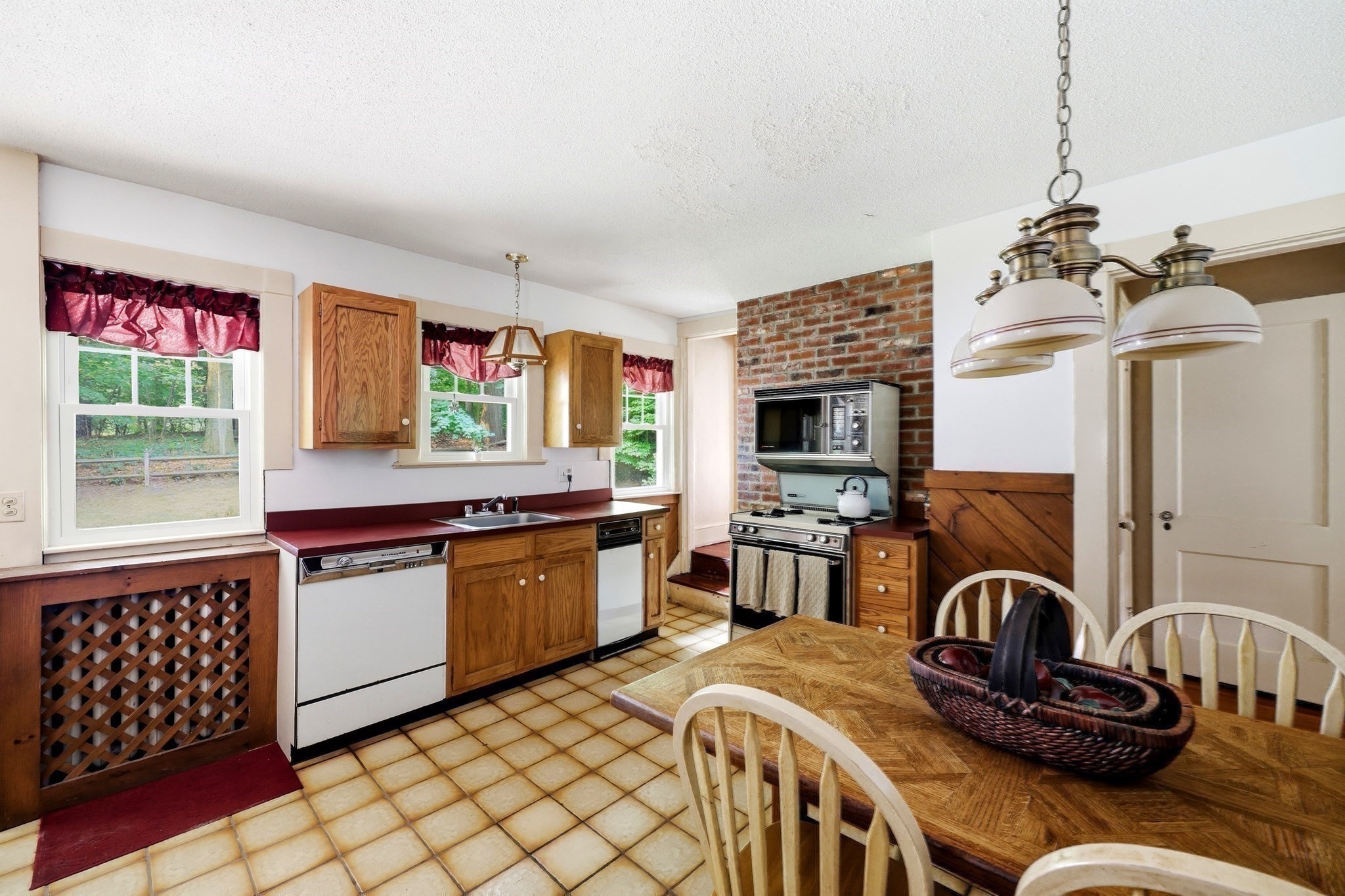 121 Farmington Ave Property Photo 18