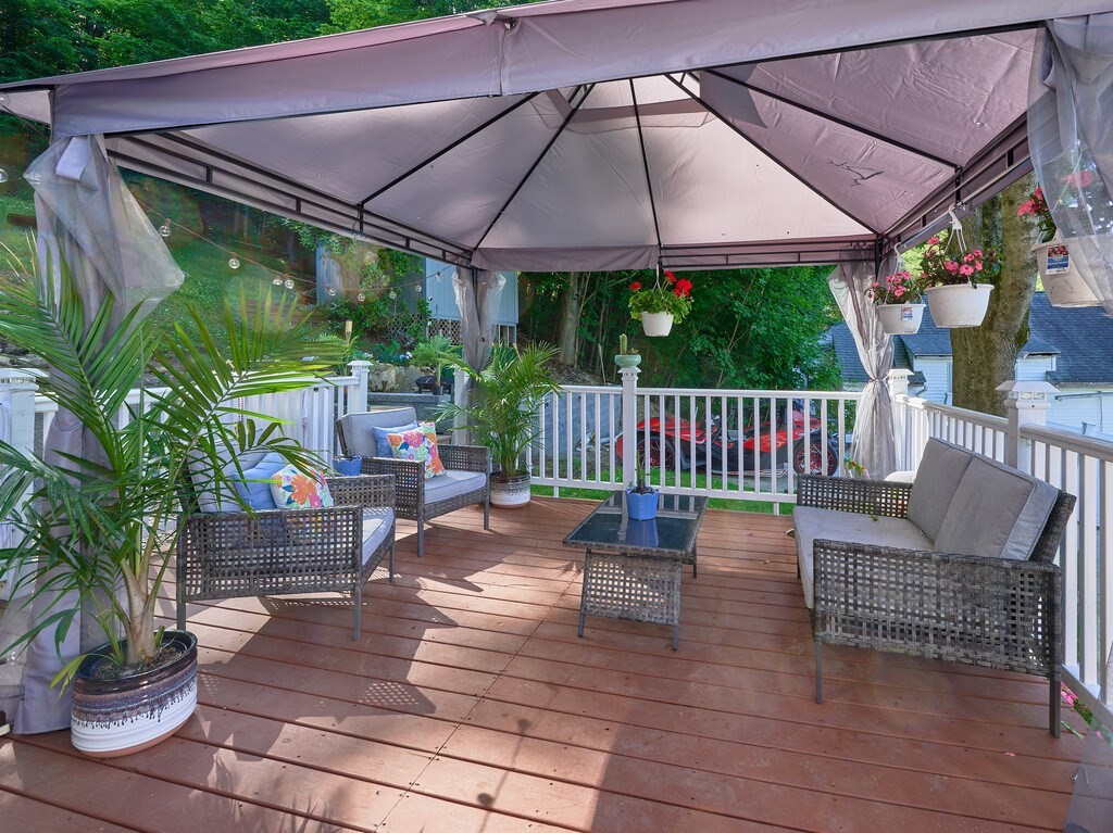 53 Temple Street Property Photo 4
