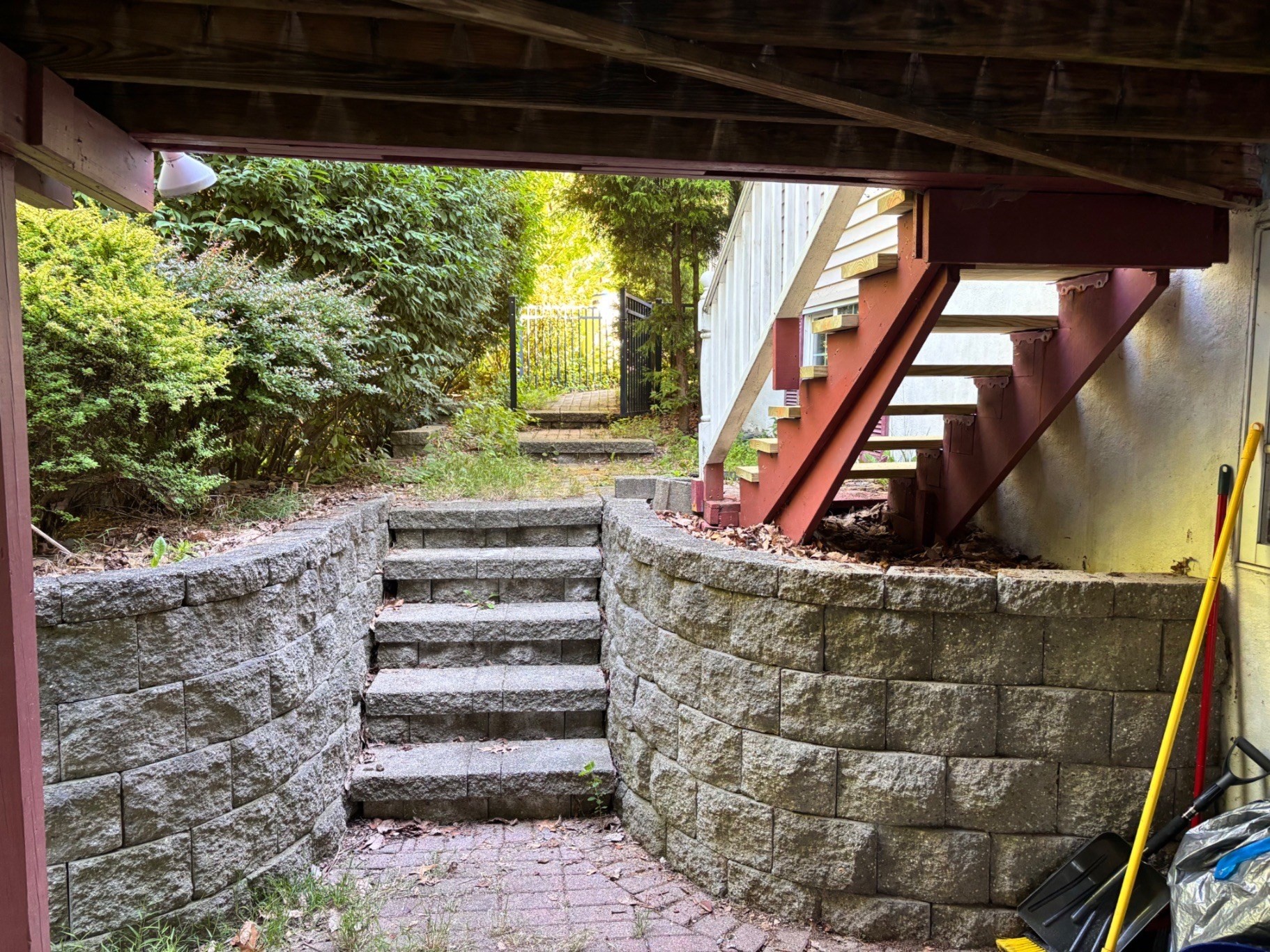 14 Oak St Property Photo 23