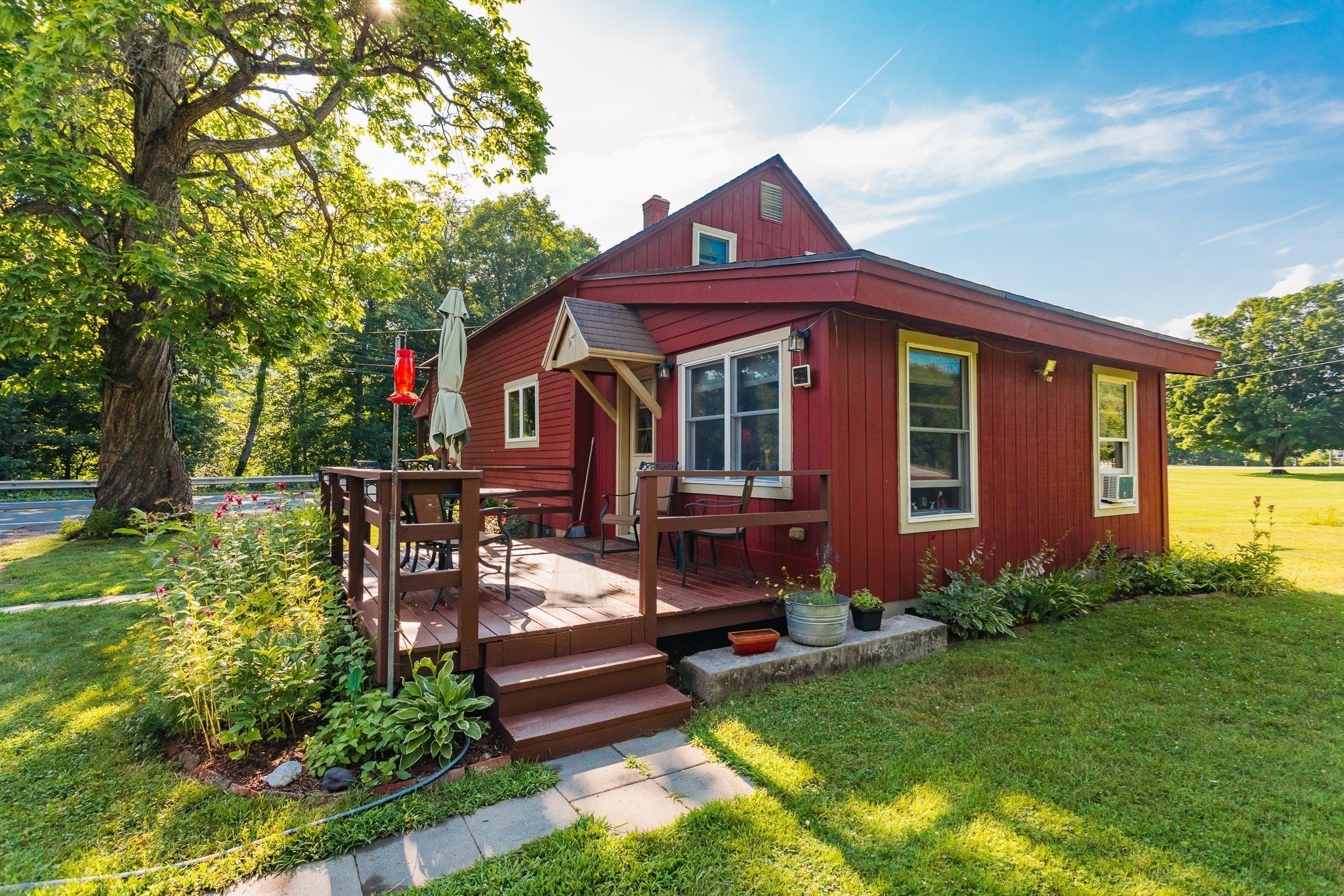 211 Main St Property Photo 3