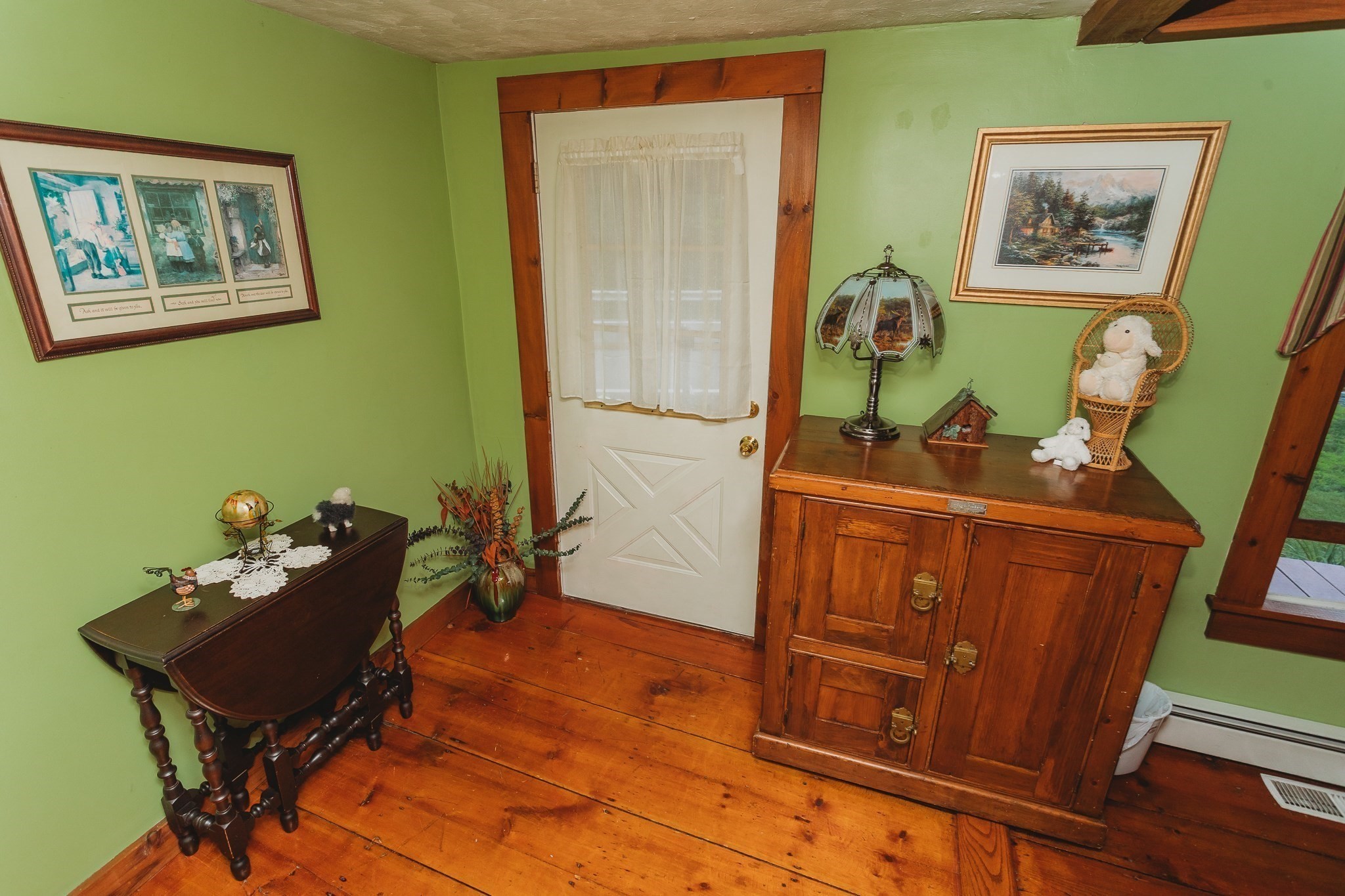 211 Main St Property Photo 13