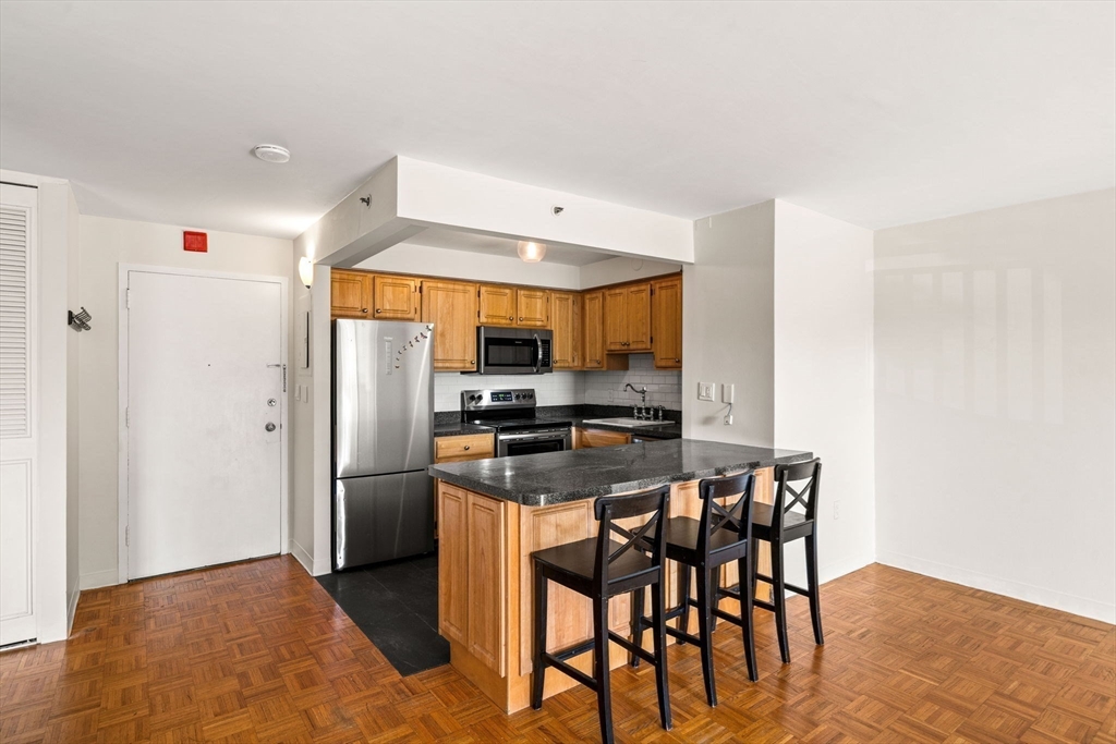 1025 Hancock St # 4a Property Photo 2