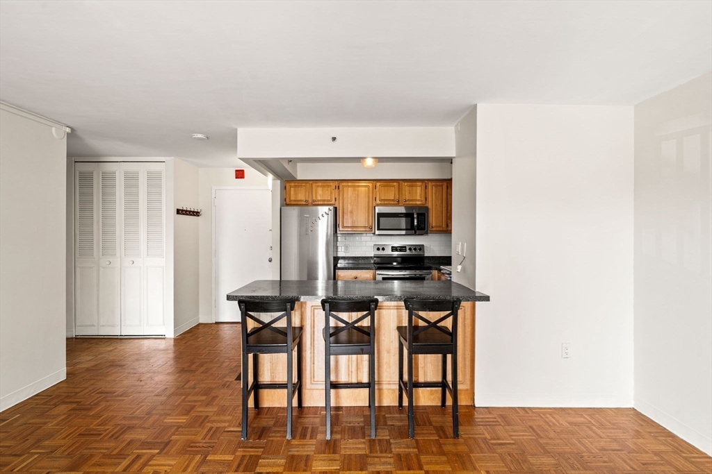 1025 Hancock St # 4a Property Photo 3