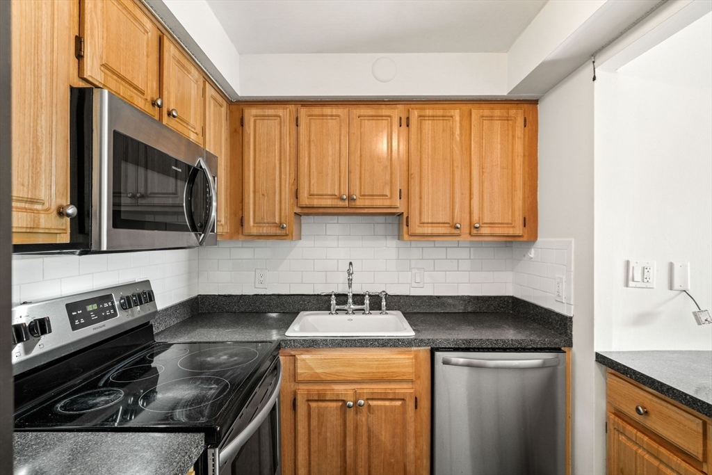 1025 Hancock St # 4a Property Photo 5