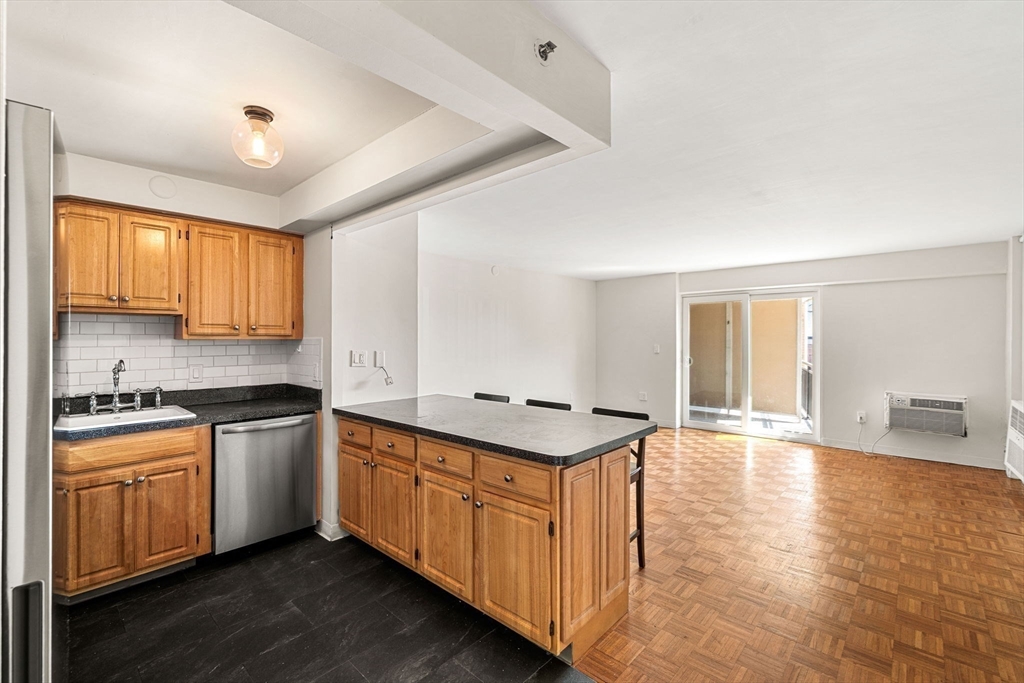 1025 Hancock St # 4a Property Photo 6