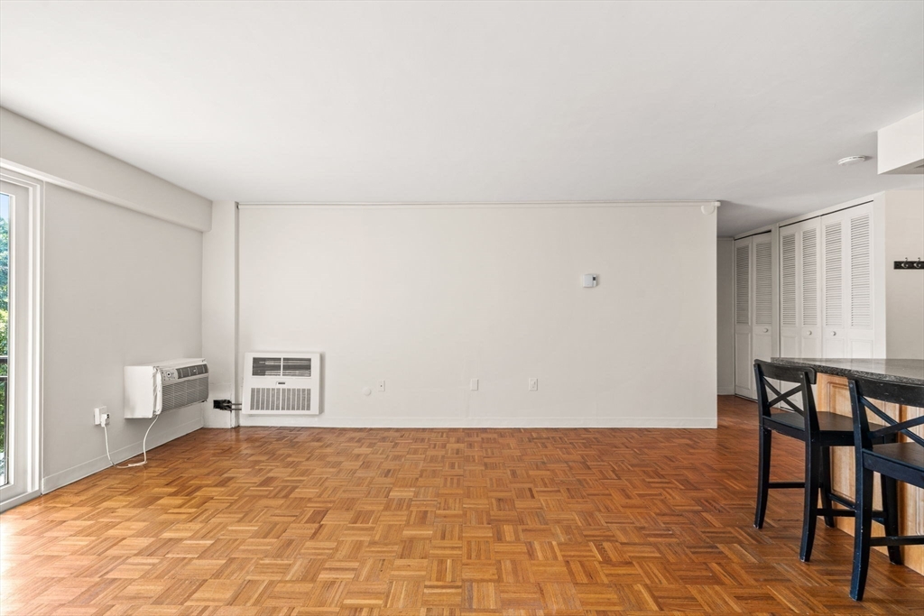 1025 Hancock St # 4a Property Photo 8