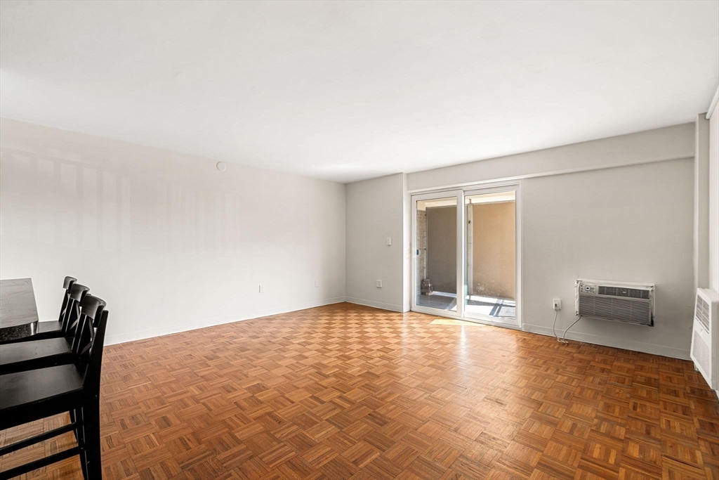 1025 Hancock St # 4a Property Photo 10