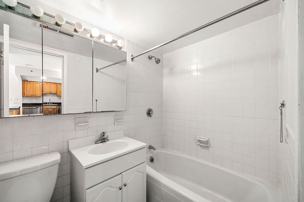 1025 Hancock St # 4a Property Photo 20