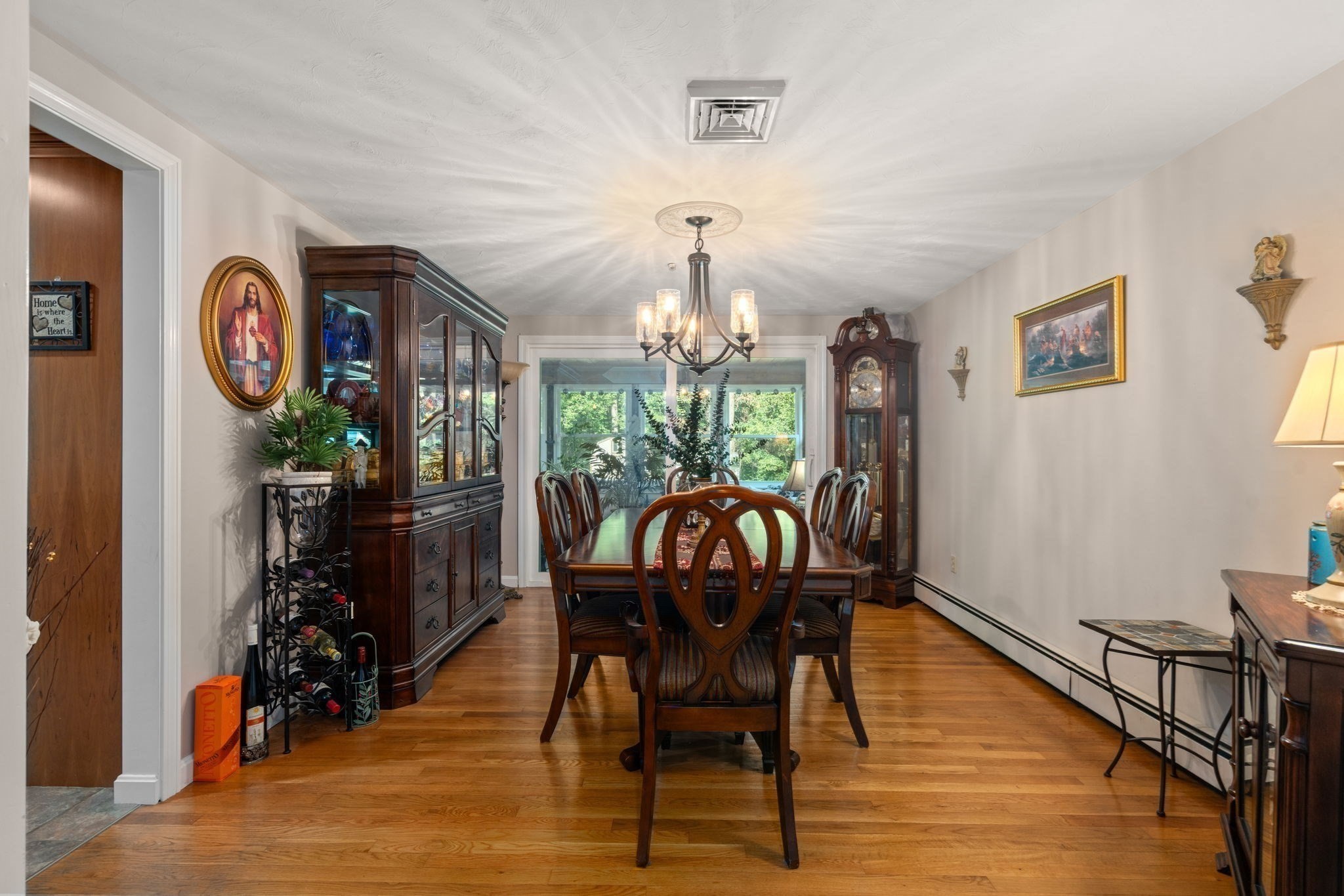 16 Burbank Lane Property Photo 11