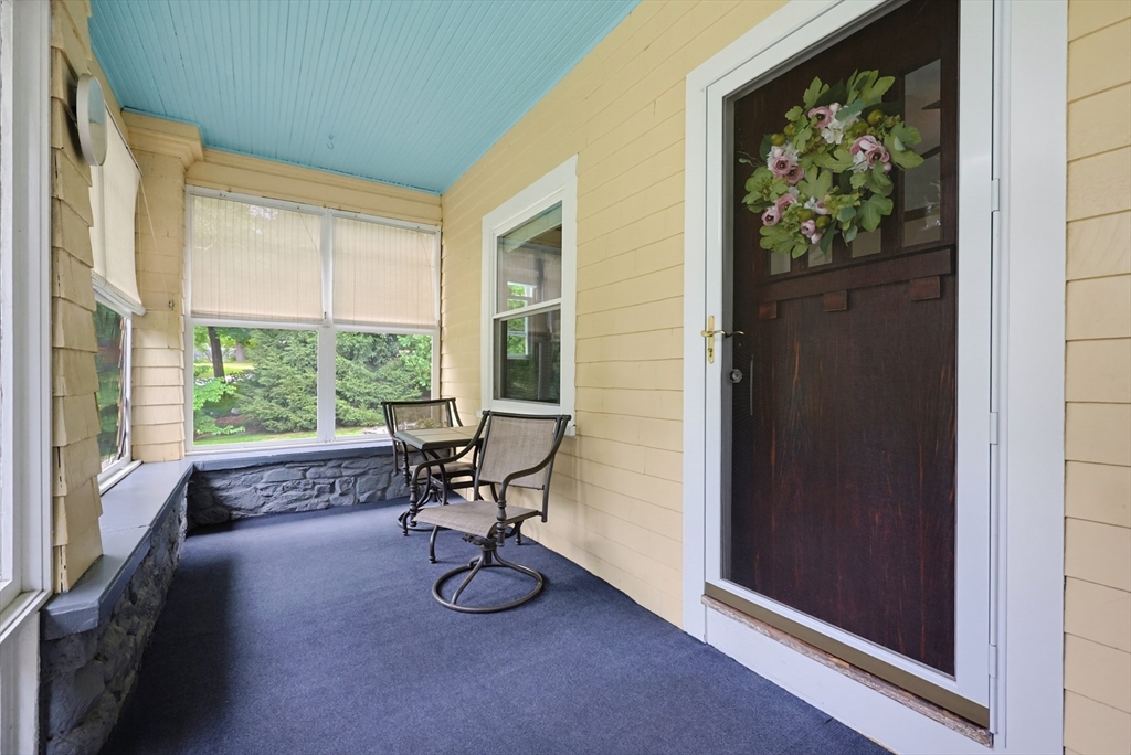 733 Pleasant St Property Photo 3