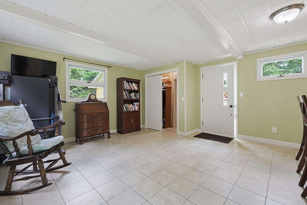 733 Pleasant St Property Photo 10