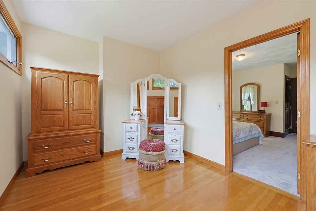 733 Pleasant St Property Photo 22