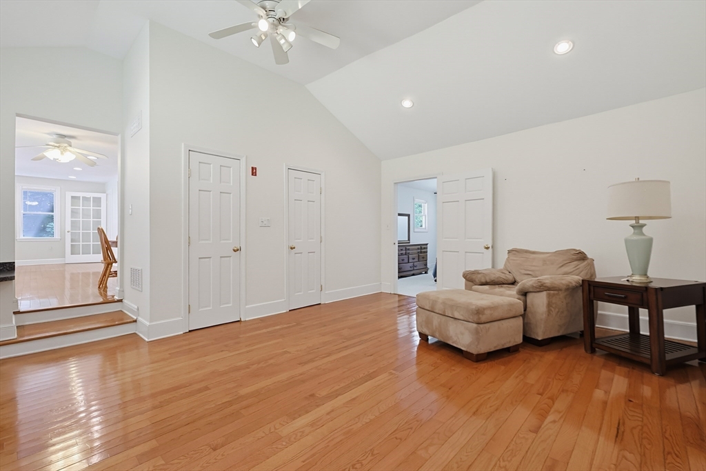 733 Pleasant St Property Photo 31