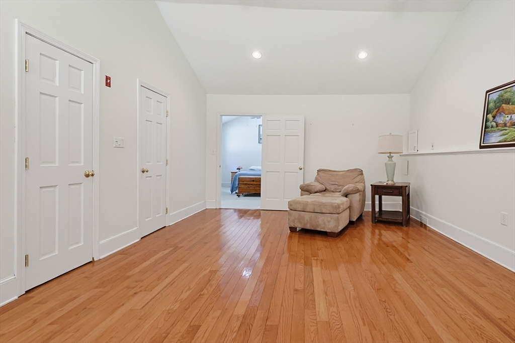 733 Pleasant St Property Photo 32