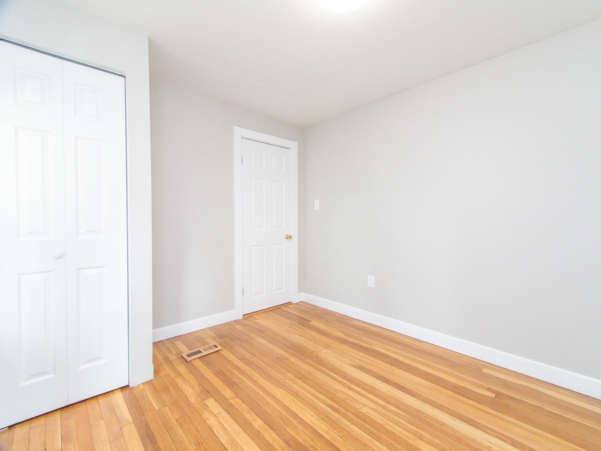 48 Oak Square Ave # 1 Property Photo 22
