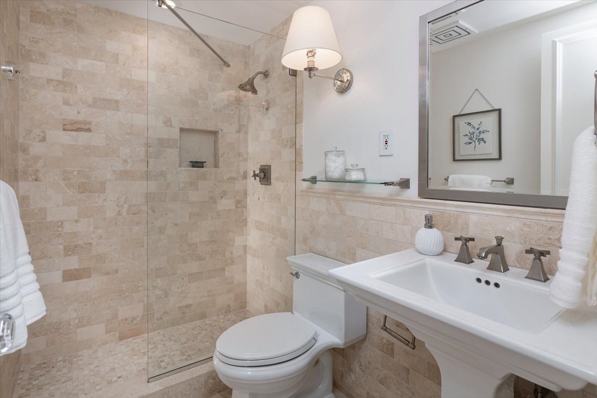 220 Boylston St # 1010 Property Photo 11