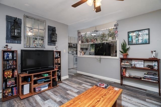 50 Grand St Property Photo 9