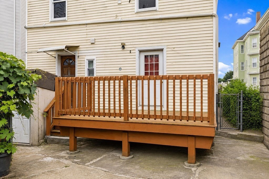 115 Thompson St Property Photo 5