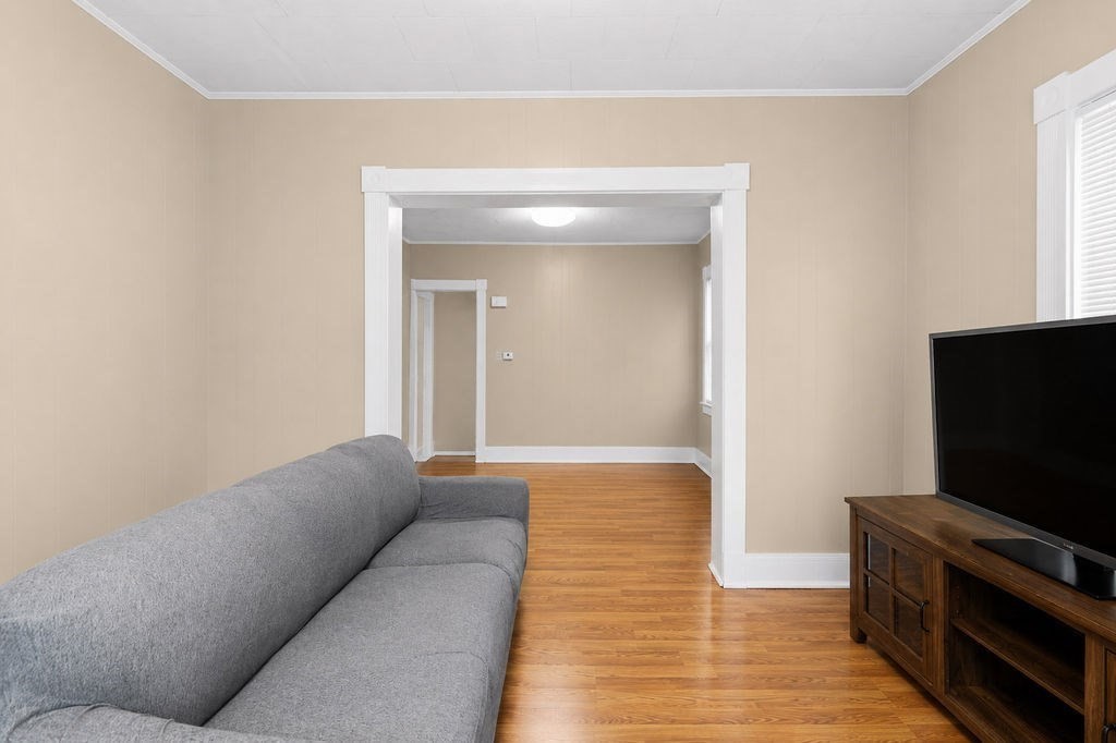 115 Thompson St Property Photo 8