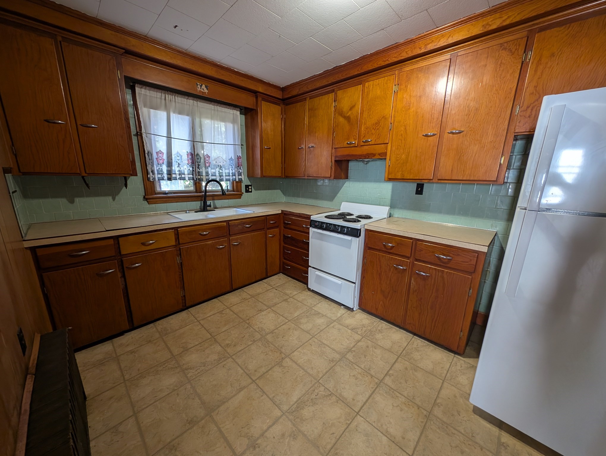 340 Fountain St Property Photo 6
