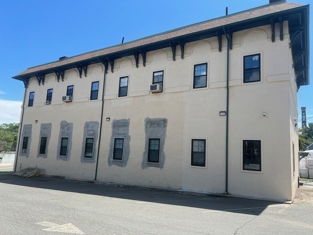 2031 Purchase St Property Photo 2