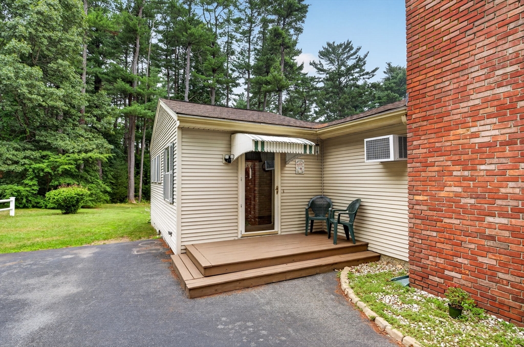 19 Pinehill St Property Photo 7