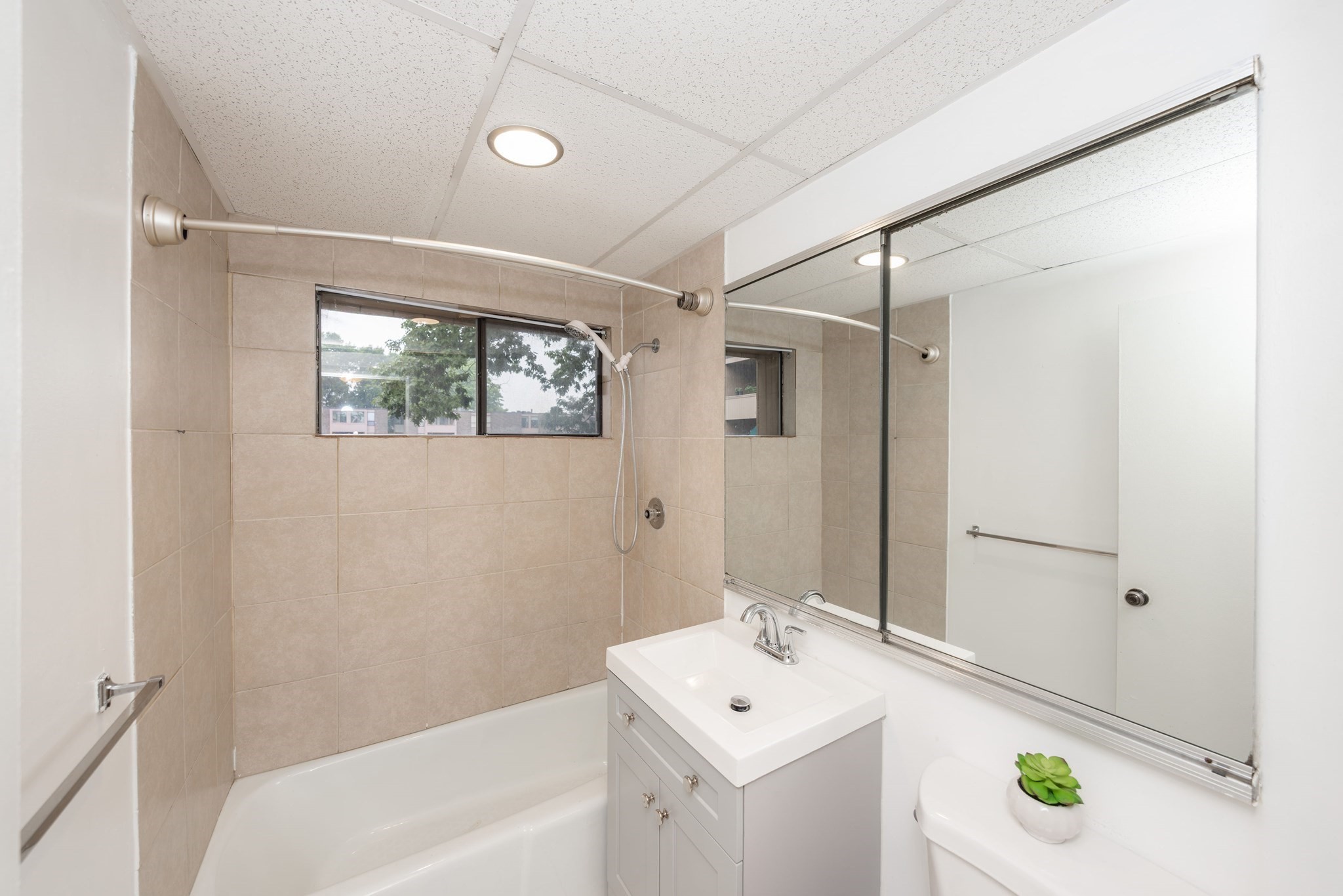 30 Shrewsbury Greens Dr # G Property Photo 12