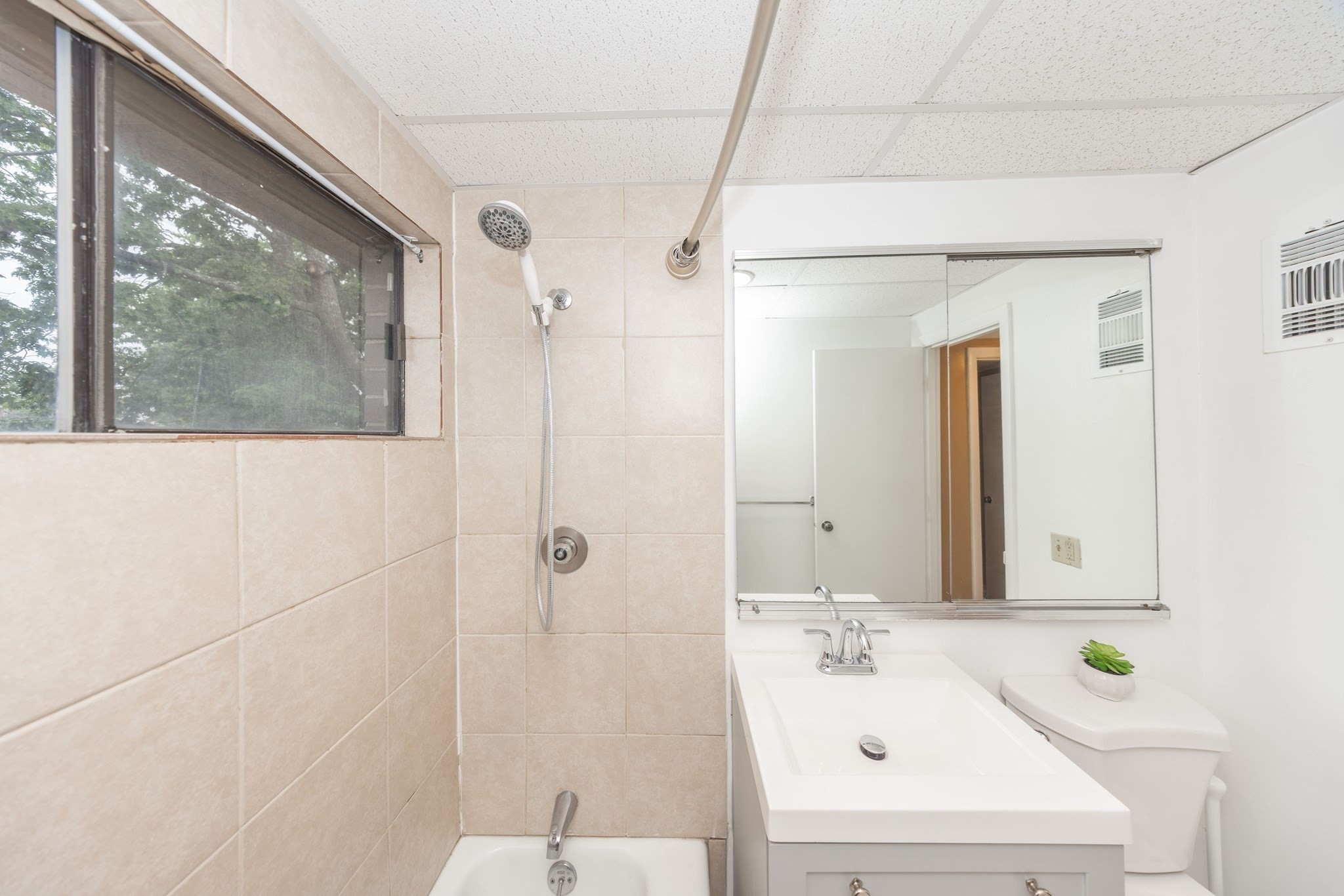 30 Shrewsbury Greens Dr # G Property Photo 14