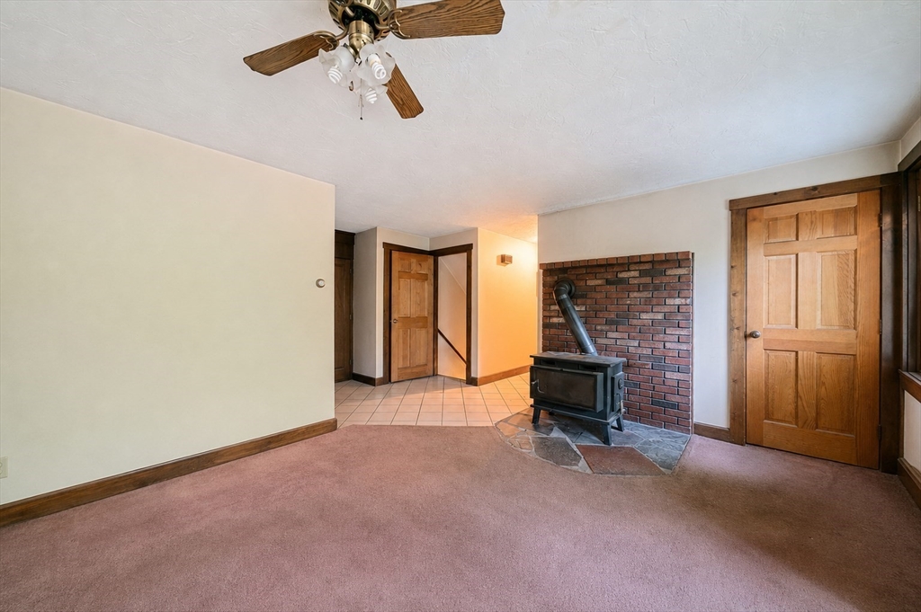25 Roller Coaster Rd Property Photo 4