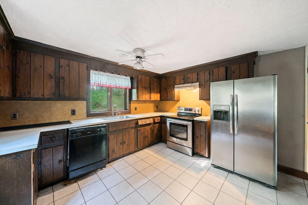 25 Roller Coaster Rd Property Photo 5