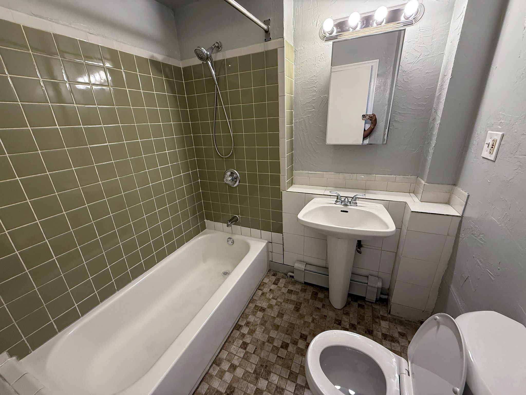 26 Alpine St # 3 Property Photo 5