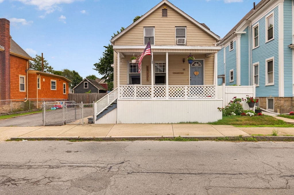98 Parker St Property Photo 1
