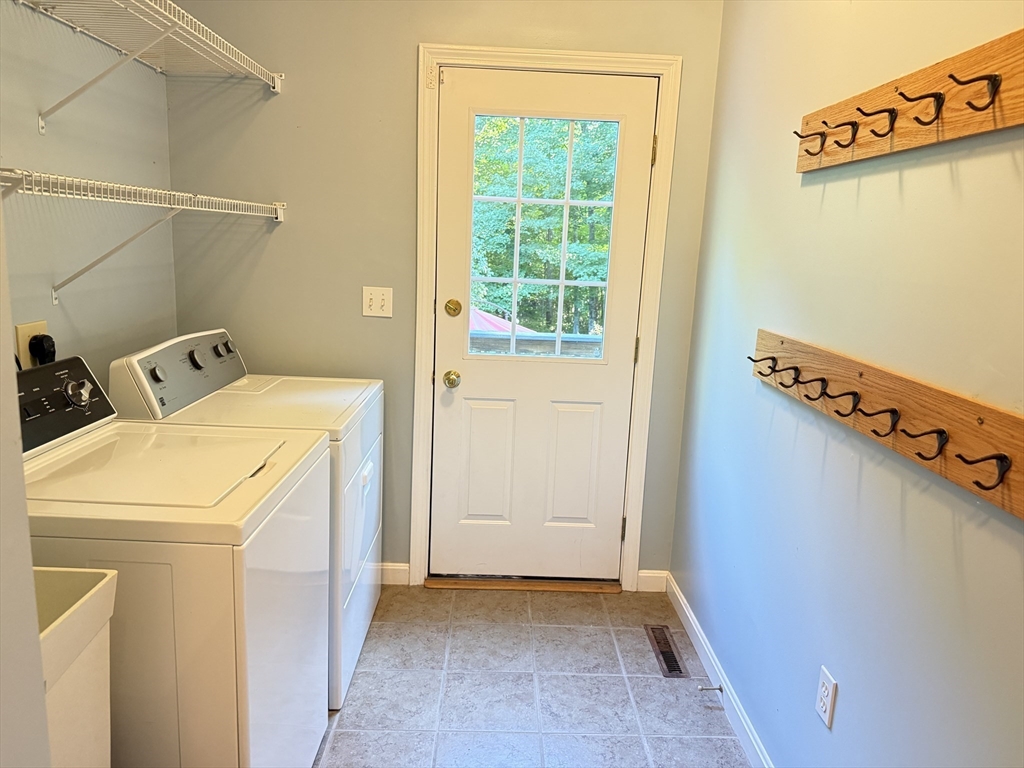 272 Aldrich St Property Photo 17