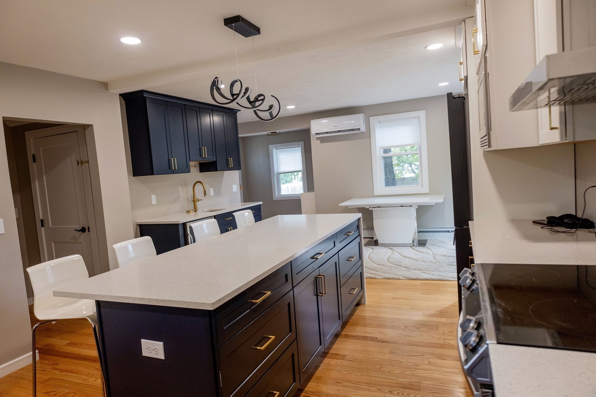 251 Conant St Property Photo 6