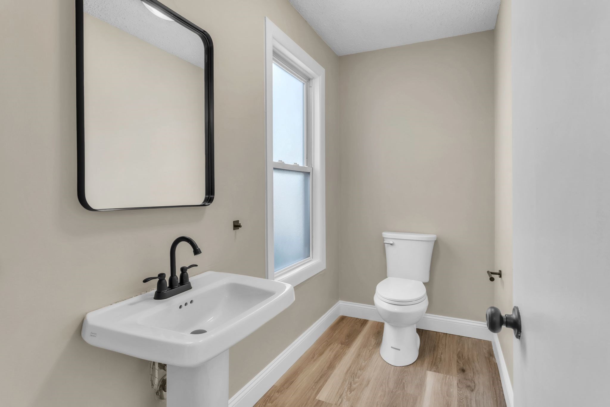 2166-2168 Main St Property Photo 9