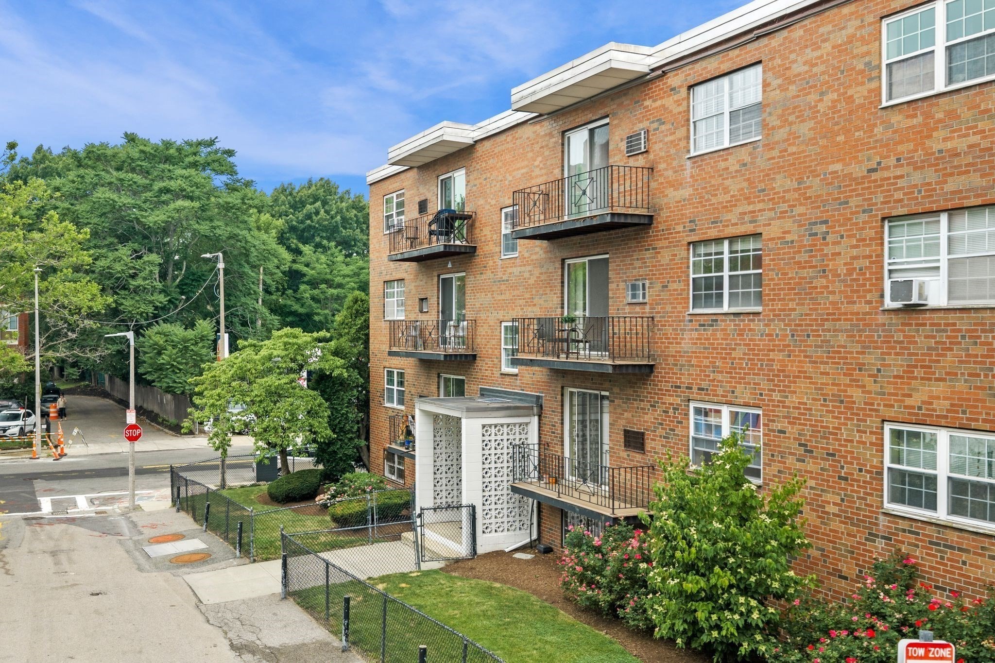4 Robinwood Avenue # 6 Property Photo 2