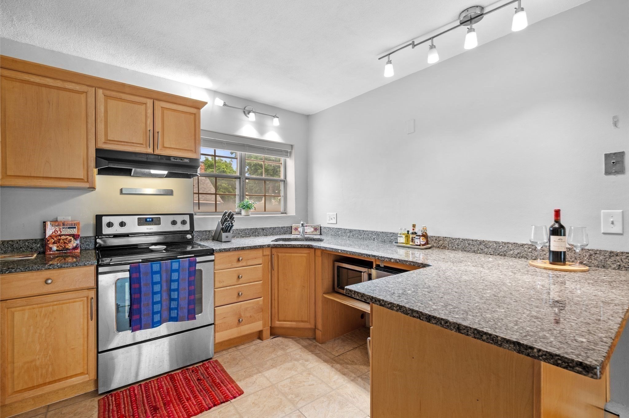 4 Robinwood Avenue # 6 Property Photo 5