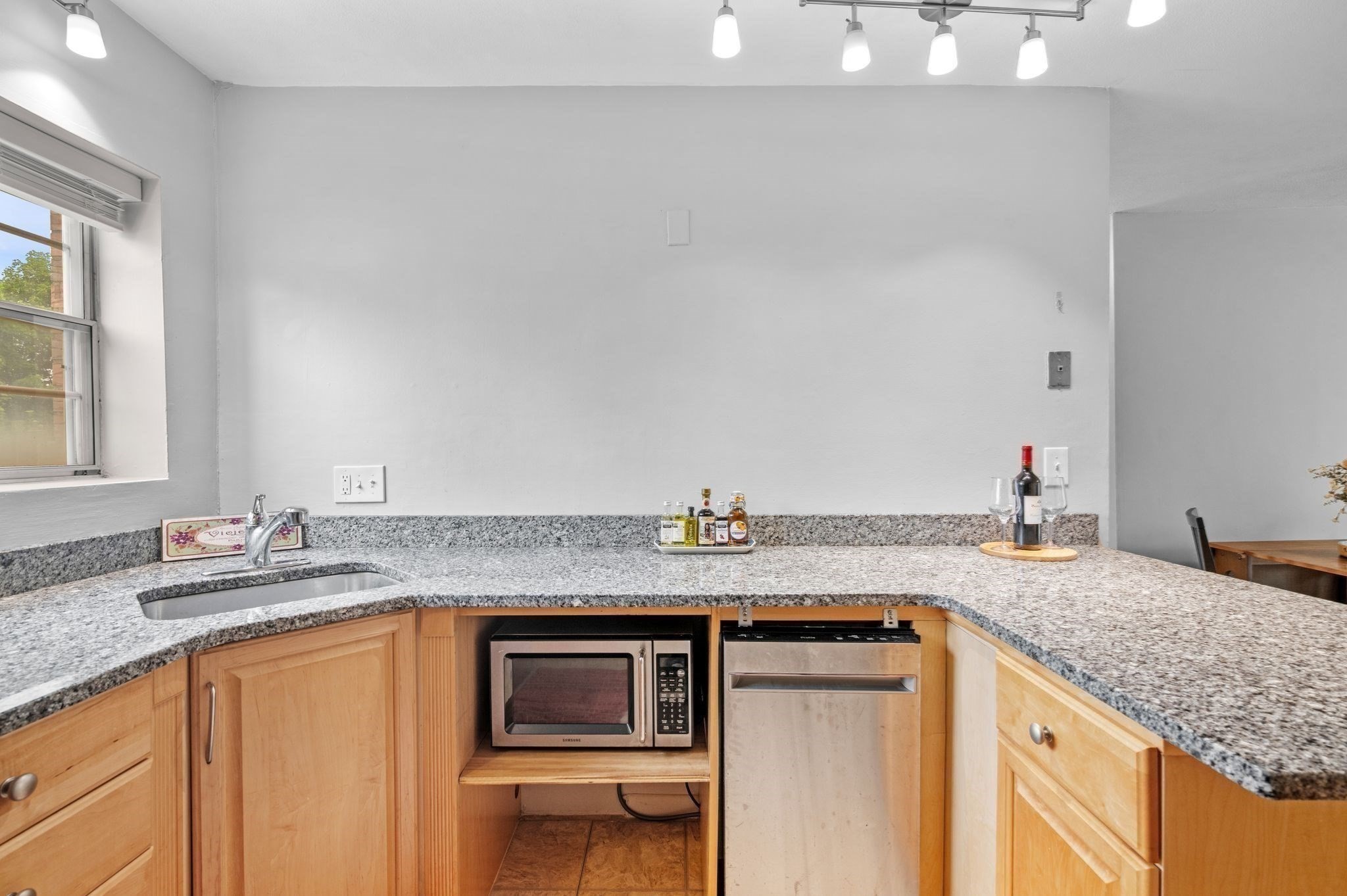 4 Robinwood Avenue # 6 Property Photo 6