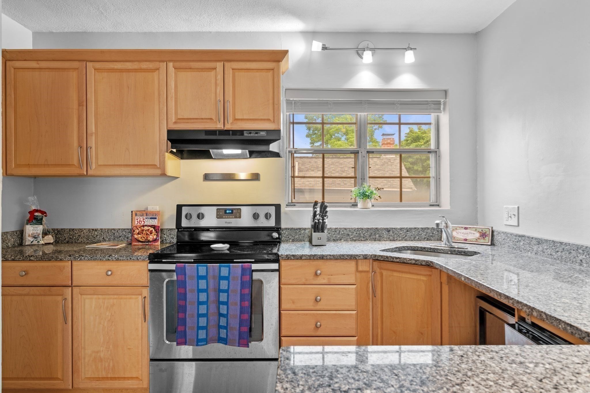 4 Robinwood Avenue # 6 Property Photo 7