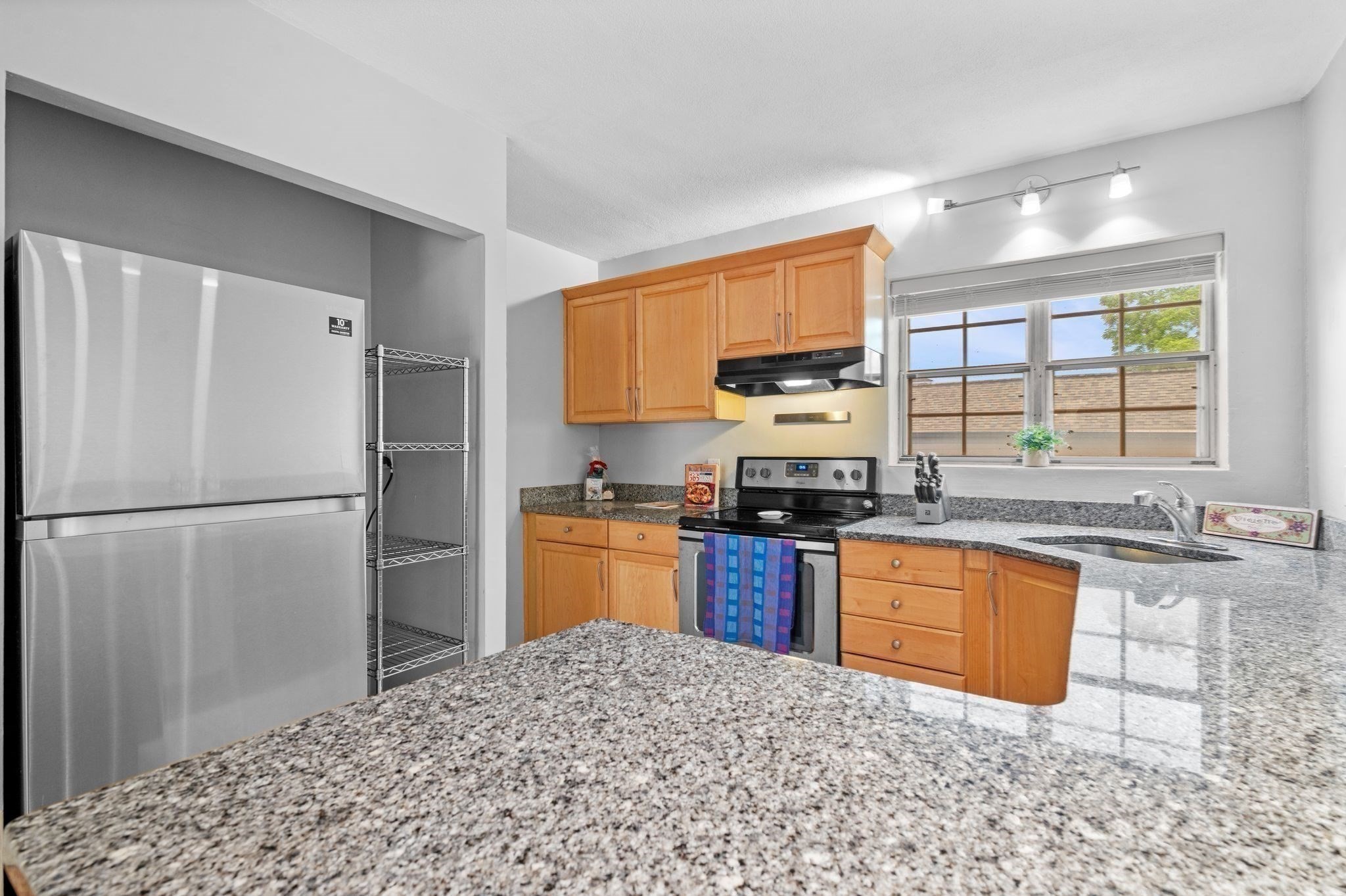 4 Robinwood Avenue # 6 Property Photo 8