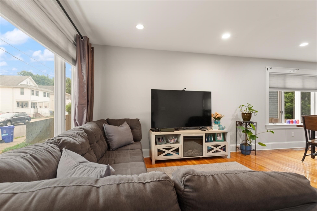 60 Durso Ave Property Photo 3