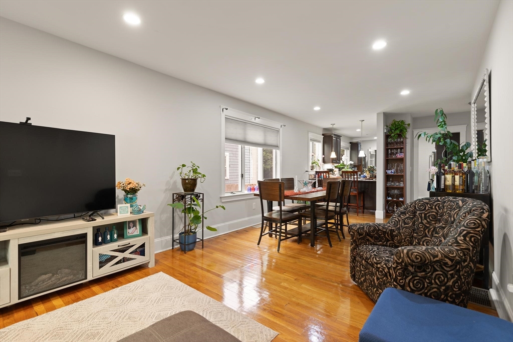 60 Durso Ave Property Photo 4