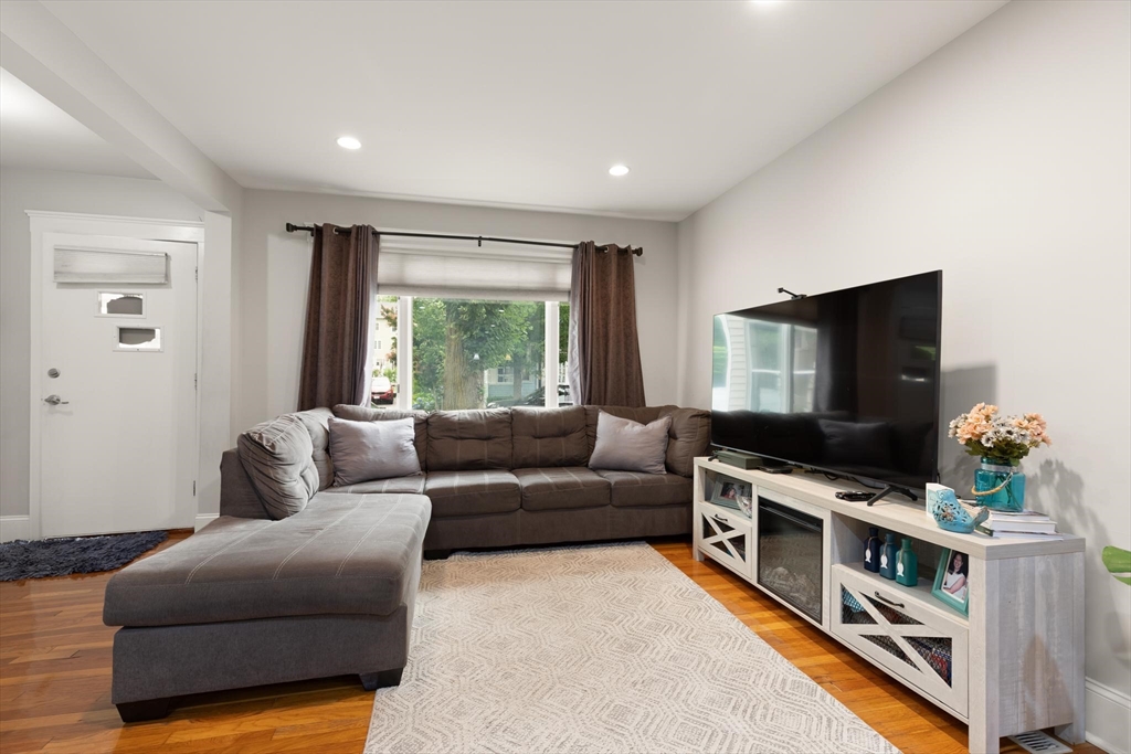 60 Durso Ave Property Photo 5