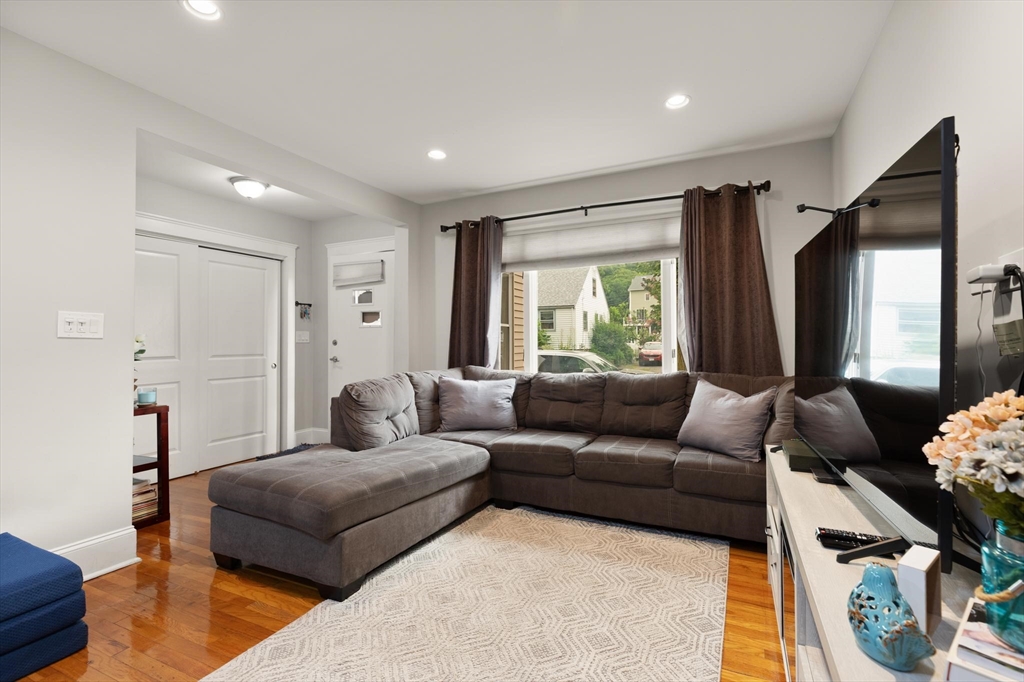 60 Durso Ave Property Photo 6