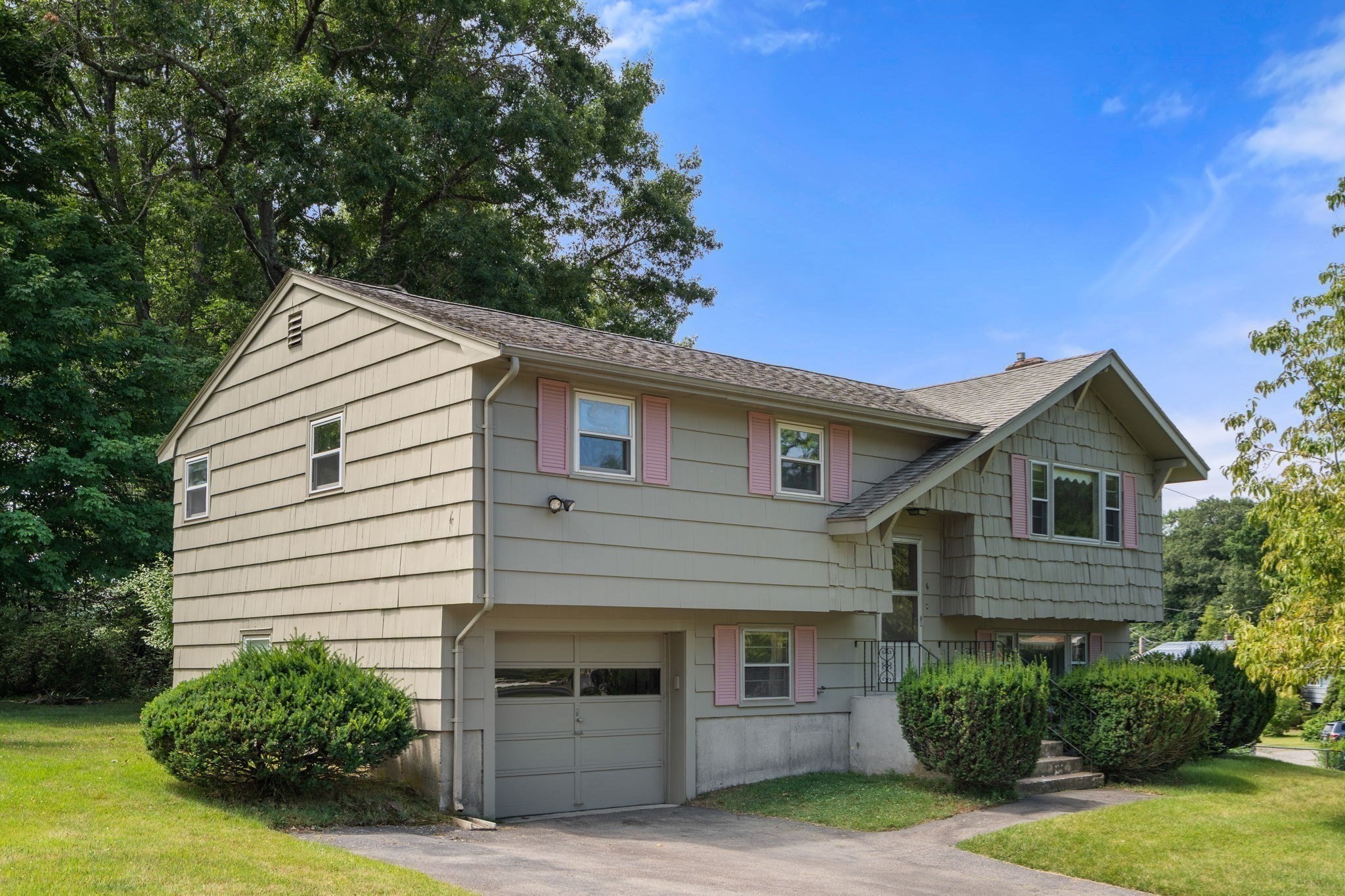 6 Gallagher Drive Property Photo 3