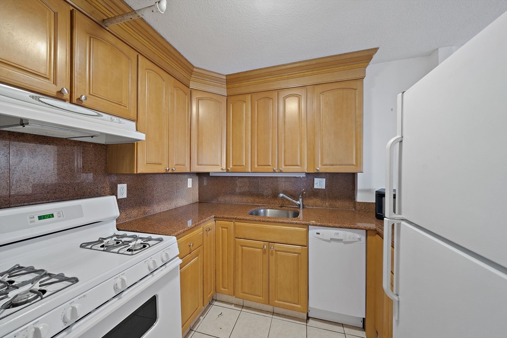 151 Tremont St # 23b Property Photo 3